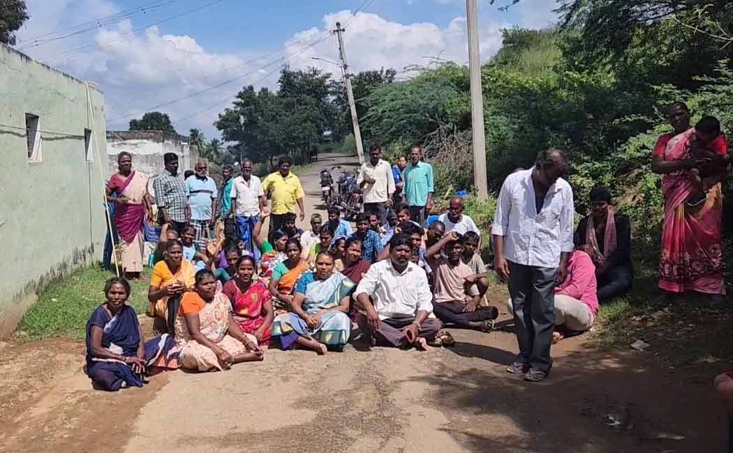 There is no place to cremate the deceased in Vaniyambadi