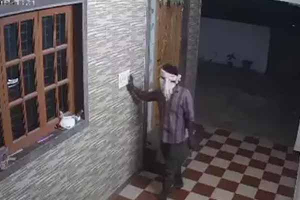 Burglary of a locked house; 4 arrested