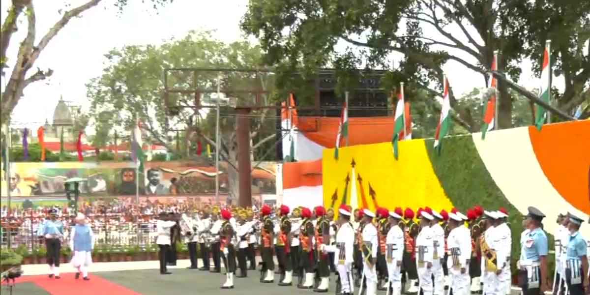 The Prime Minister hoisted the national flag for the 9th time!