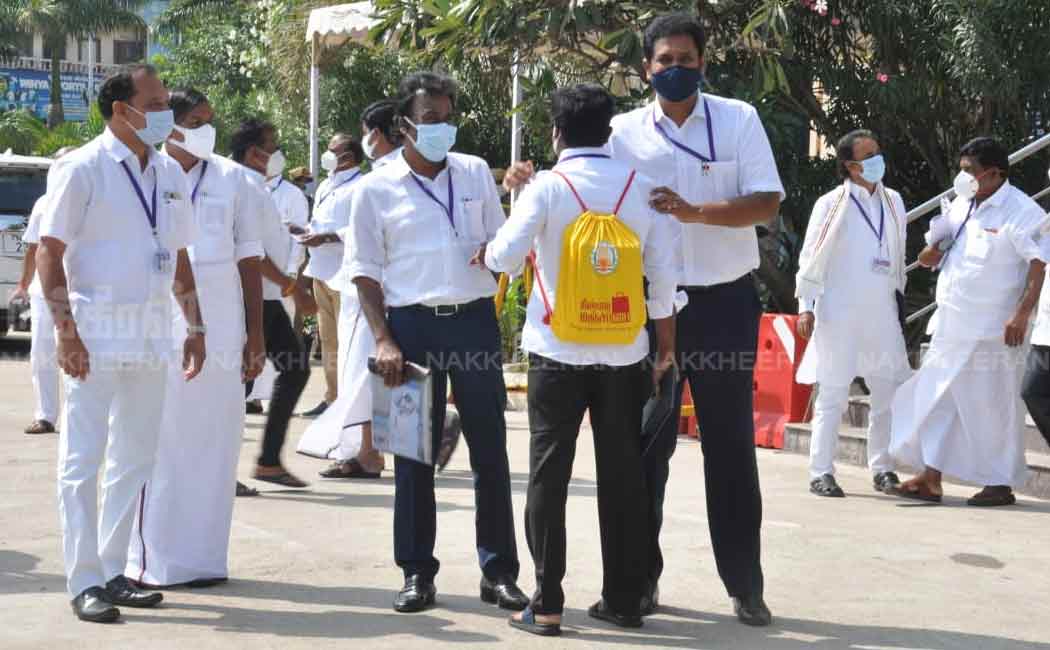 The MLA who went to the assembly meeting with a yellow bag and raised awareness