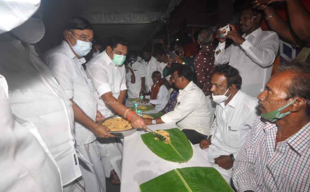 AIADMK who paid homage to the flower Madhusoodan