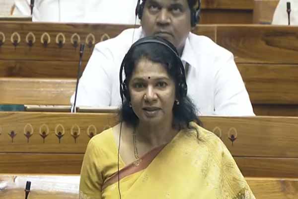 Kanimozhi MP issues notice against Union Minister