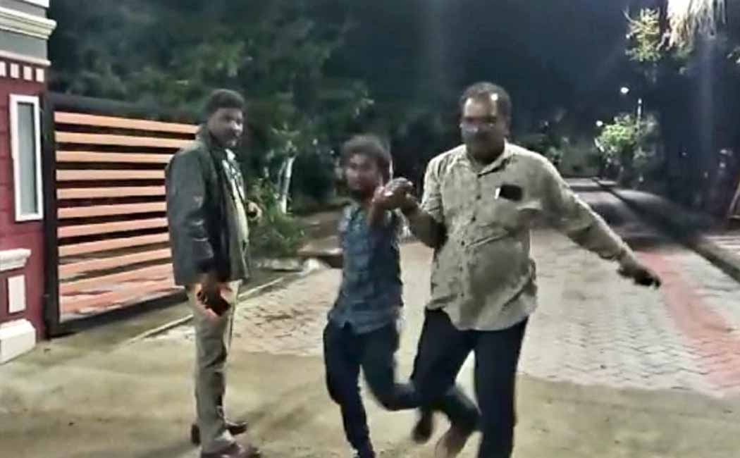 caste certificate youth and police incident villupuram district collector office