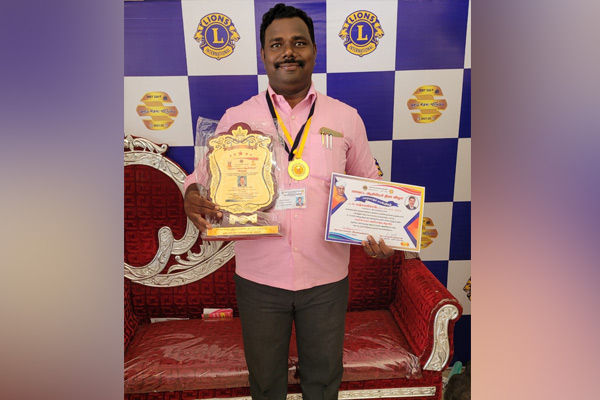 Ariyalur teacher who won the 'Aram Chey Nallasiriyar Award'!