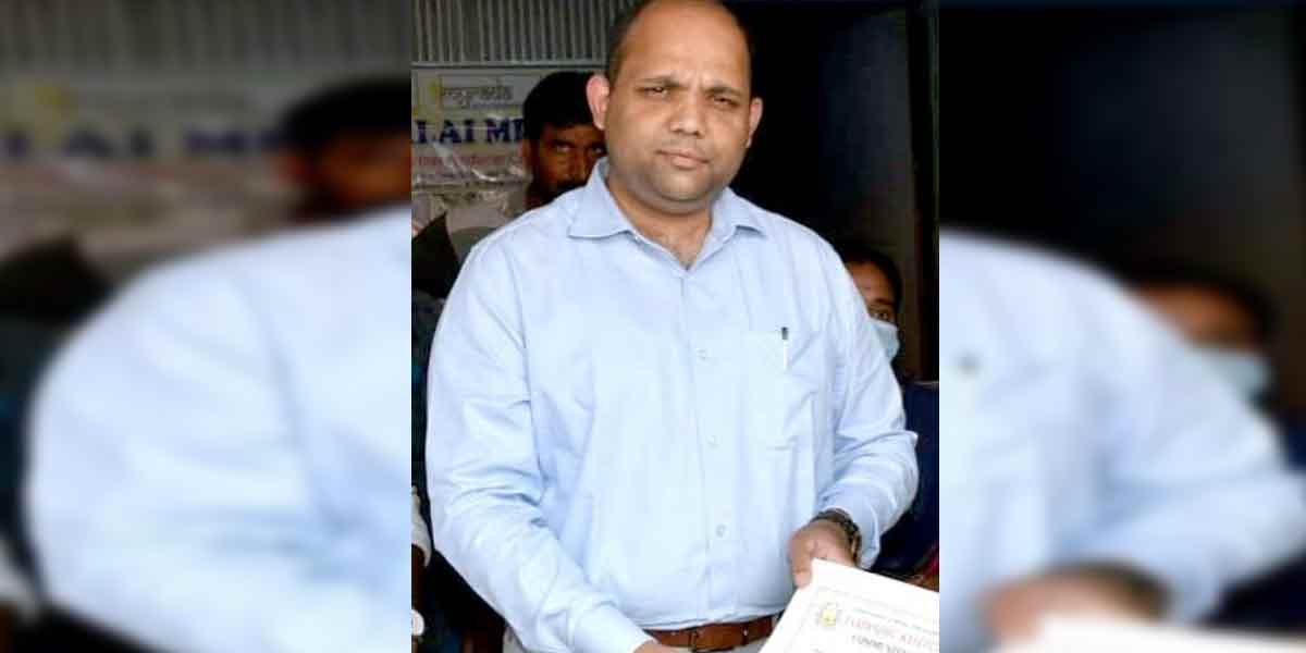 Collector chasing away fake journalists...!