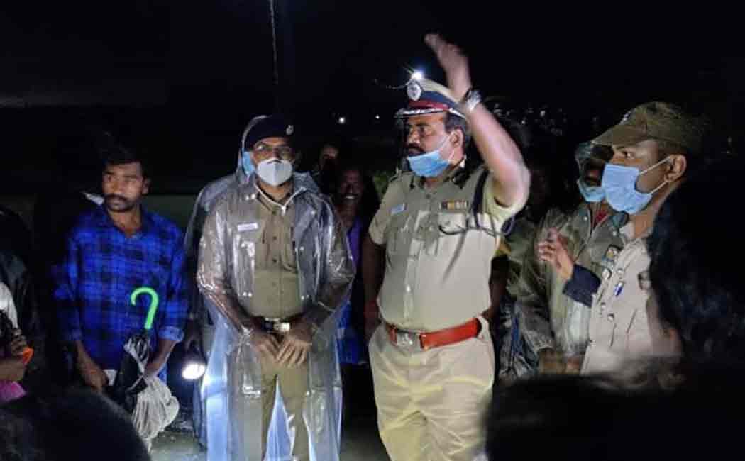 Central Zone IG who also gave incentives to field staff