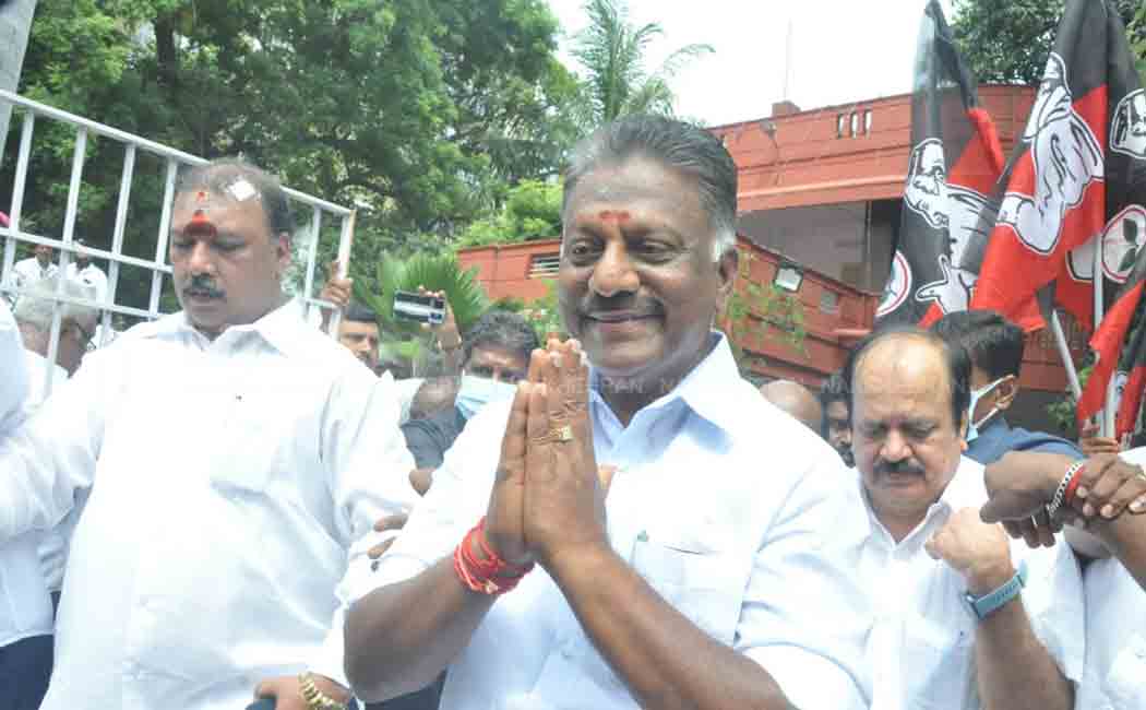 OPS at Kamaraj statue!