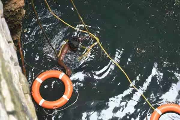 A person who went to a kida party fell into a well and lose their live