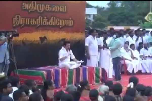 "OPS, Dinakaran who wanted to overthrow the AIADMK ..!" MK Stalin