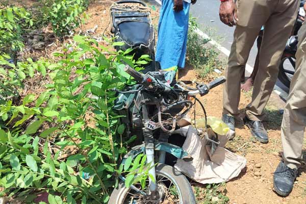 3 people, including a AIADMK executive, were seriously injured