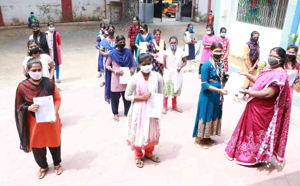 12th students receiving temproray marksheet