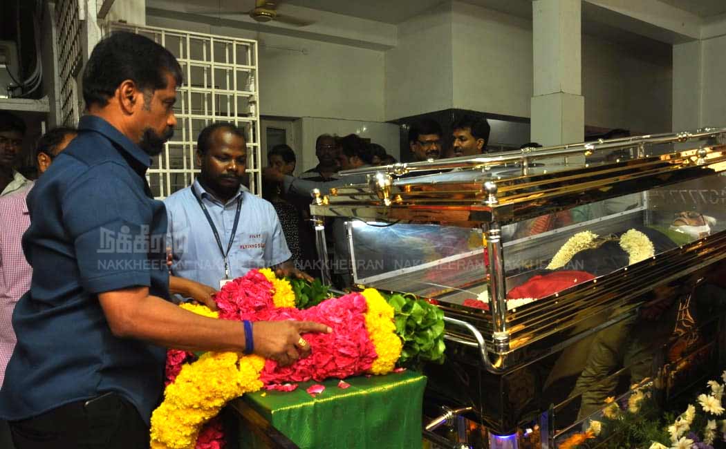 Photos of Nakkheeran editor and vairamuthu pay tribute to K Anbazhagan