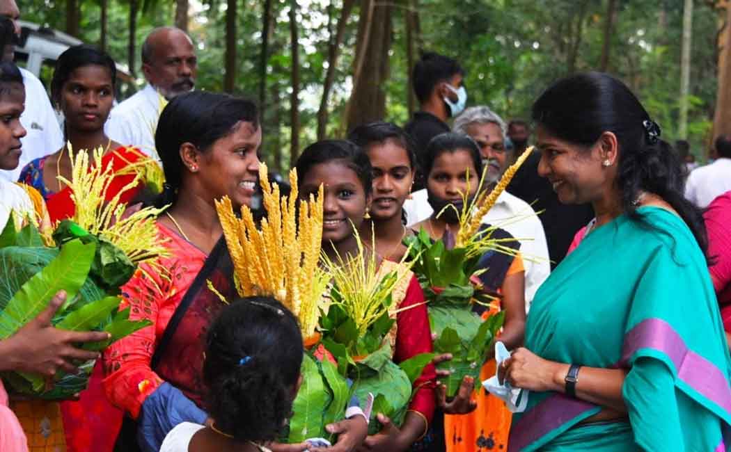 3 km boat trip ... Kanimozhi who loved the food of the tribes ..!