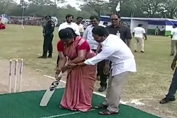 cm jagan mogan reddy teach minister roja to bat