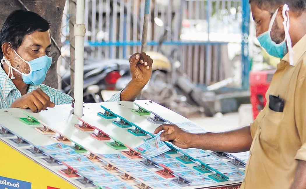 police arrested those who involved in lottery selling