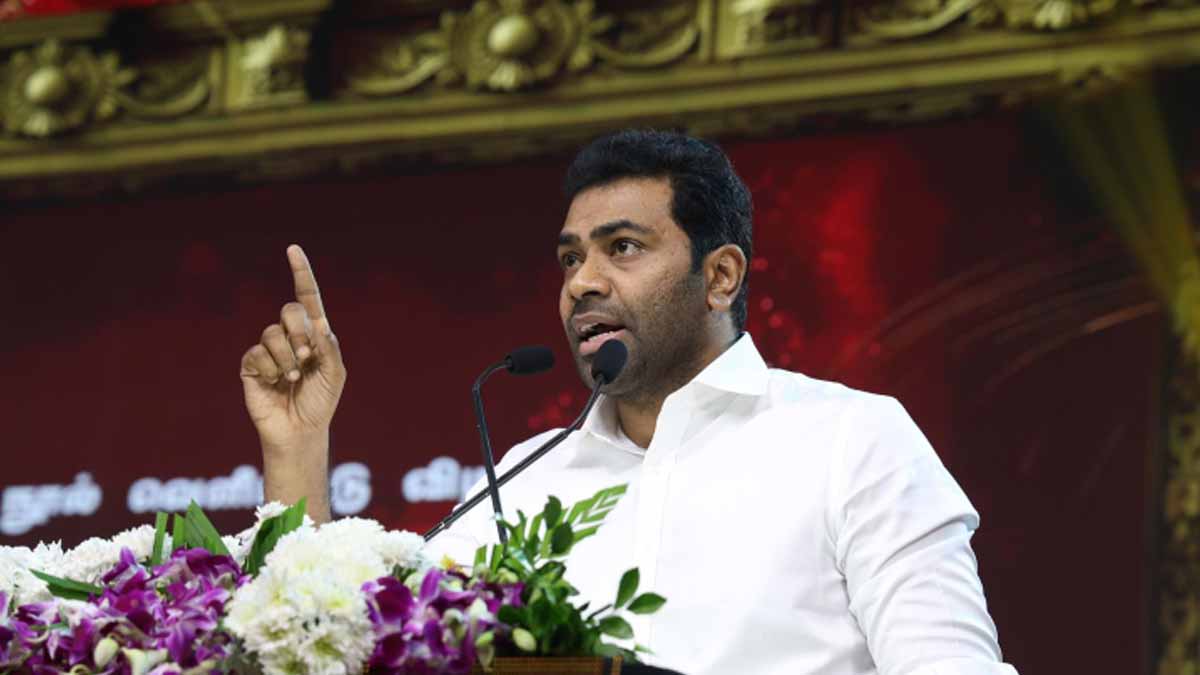 Aamir oppose to adhav, 'What is this, sir?'