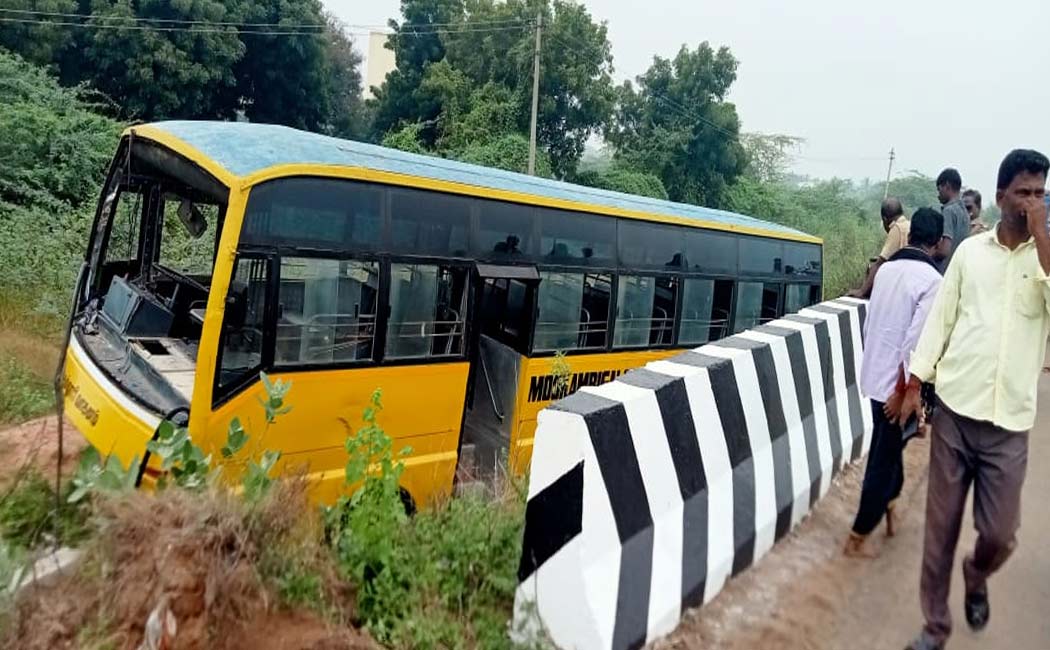 trichy college bus accident 40 passengers escaped