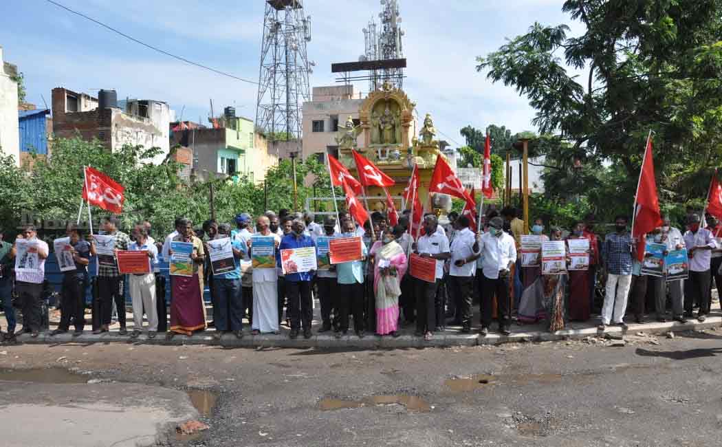 Marxist Communist Party staged a road blockade in Chennai in support of the Delhi farmers struggle ...