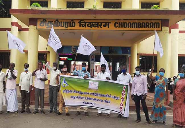 Demonstration demanding to connect the box for the disabled on the trains!