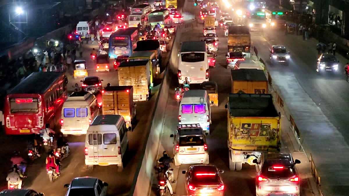 People returning to Chennai after Pongal; GST road to a halt