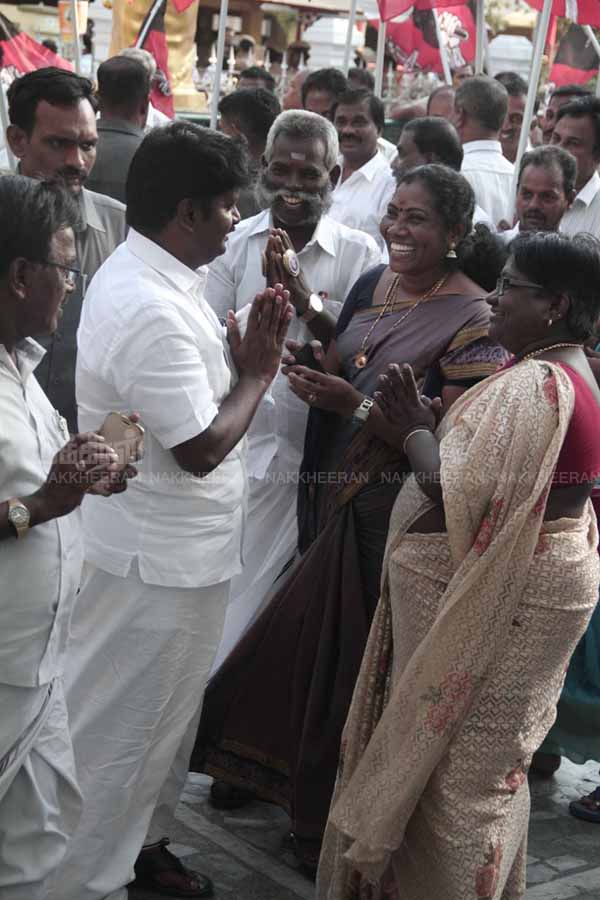 EPS consulting with AIADMK MLAs