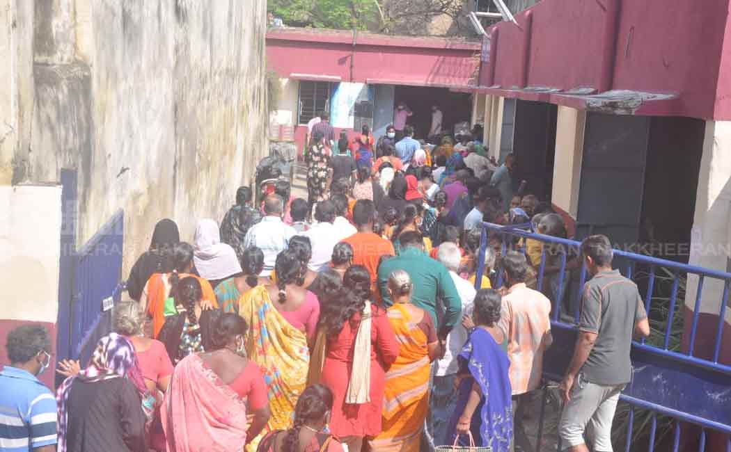 Crowds at ration shops: Pongal package distribution begins