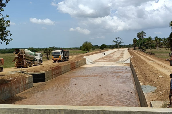 Farmers welcome by flowers and water on it when it arrived at delta district