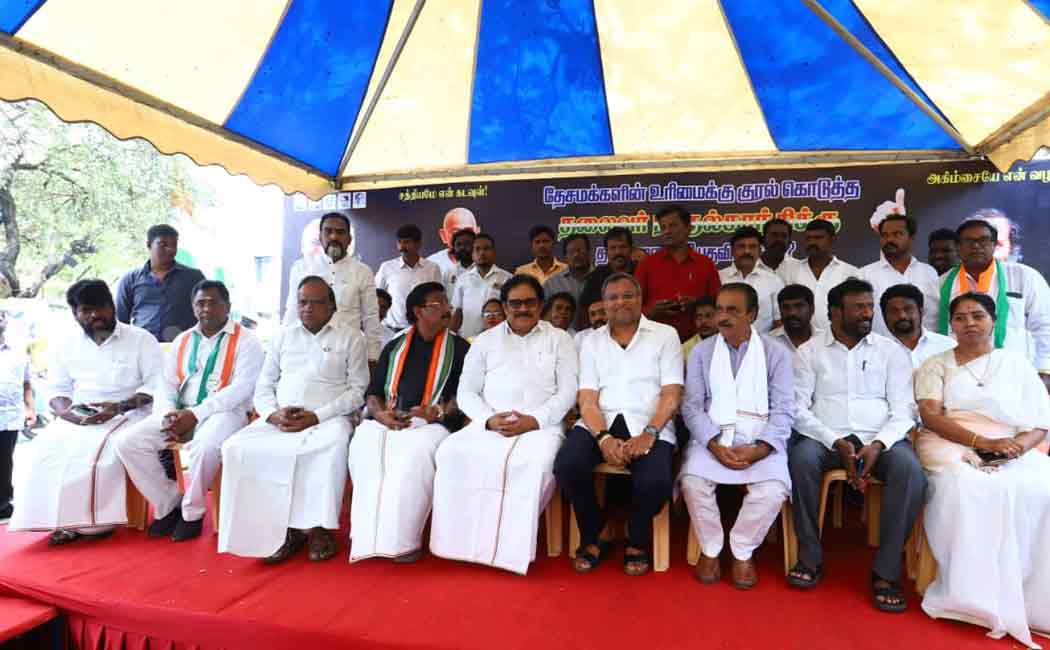 congress party satyagraha in valluvar kottam due to rahul disqualification