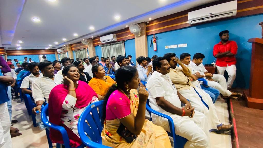 Actor Vijay will fill the political void ... Vijay Forum Action