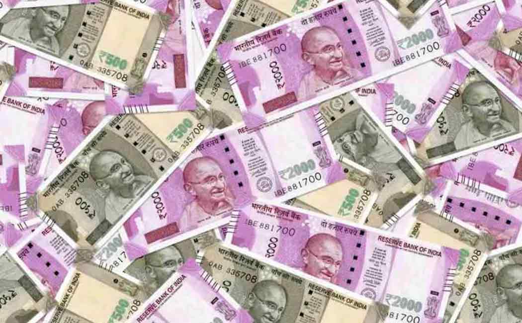 16.50 lakh confiscated from AIADMK leader's house; Hoarding to give to voters!