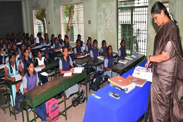 perambalur ariyalur collector taking coaching class for govt school students