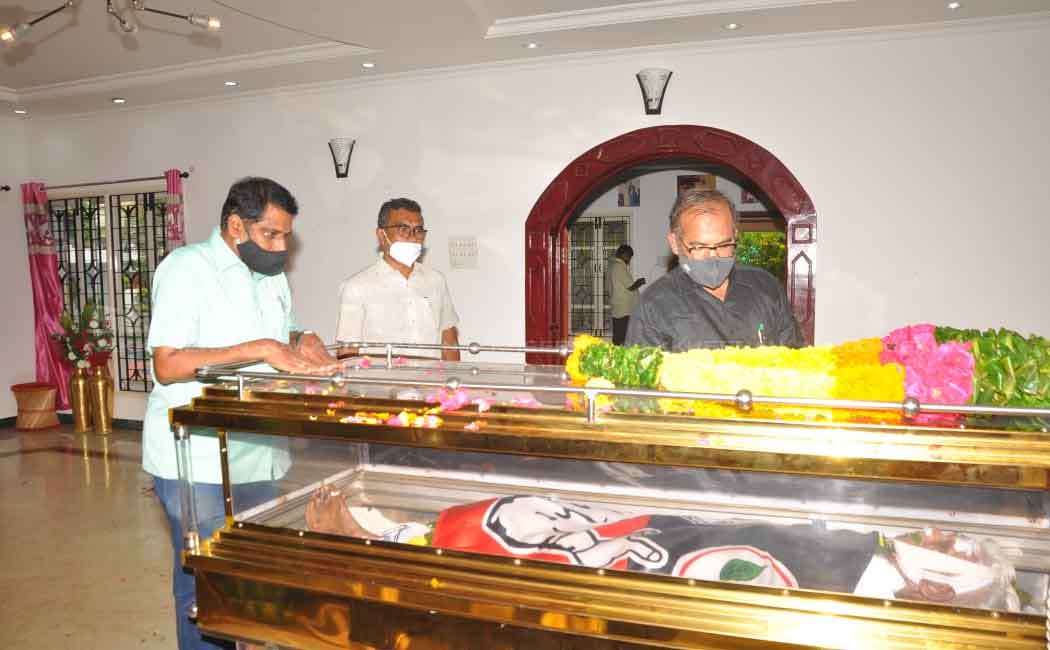 Mr Lenin paid homage to Pulamaipithan