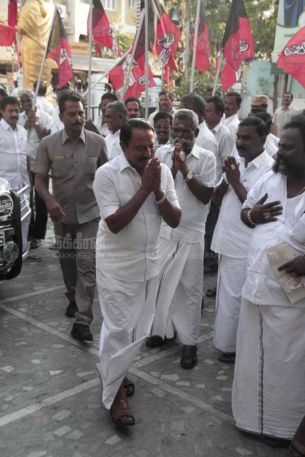 EPS consulting with AIADMK MLAs