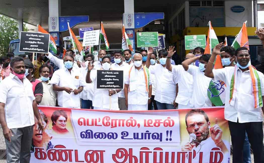 "Rangasamy should resign if the cabinet does not take charge immediately," said former chief minister Rangasamy