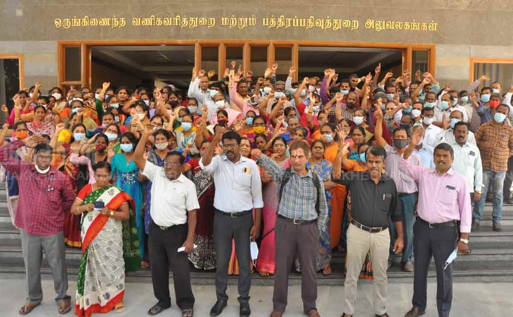 Business Tax Employees' Union participating in the demonstration