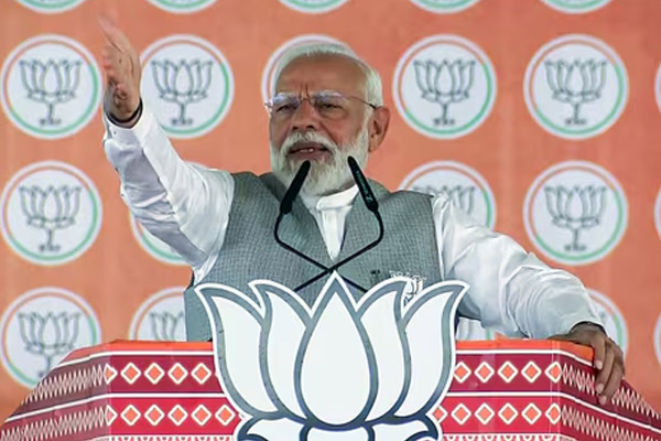 PM Modi criticized Congress and Pakistan