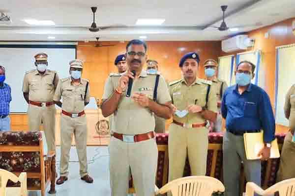 "Will we not forget the living .. " - S.P. gave new life to the 164 criminals.