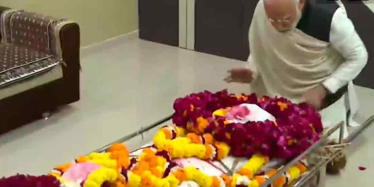 Mother's Funeral; Modi carrying the body