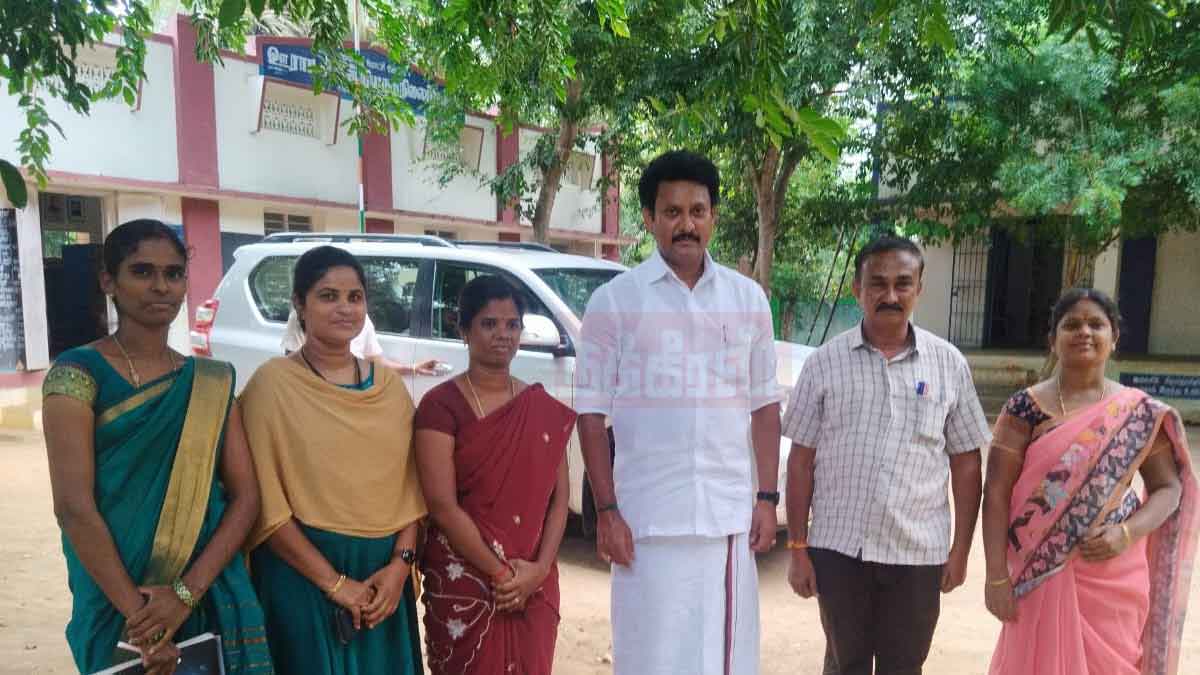 Nakheeran pointed out that government schools without teachers; Minister Anbil Mahesh made a surprise inspection!