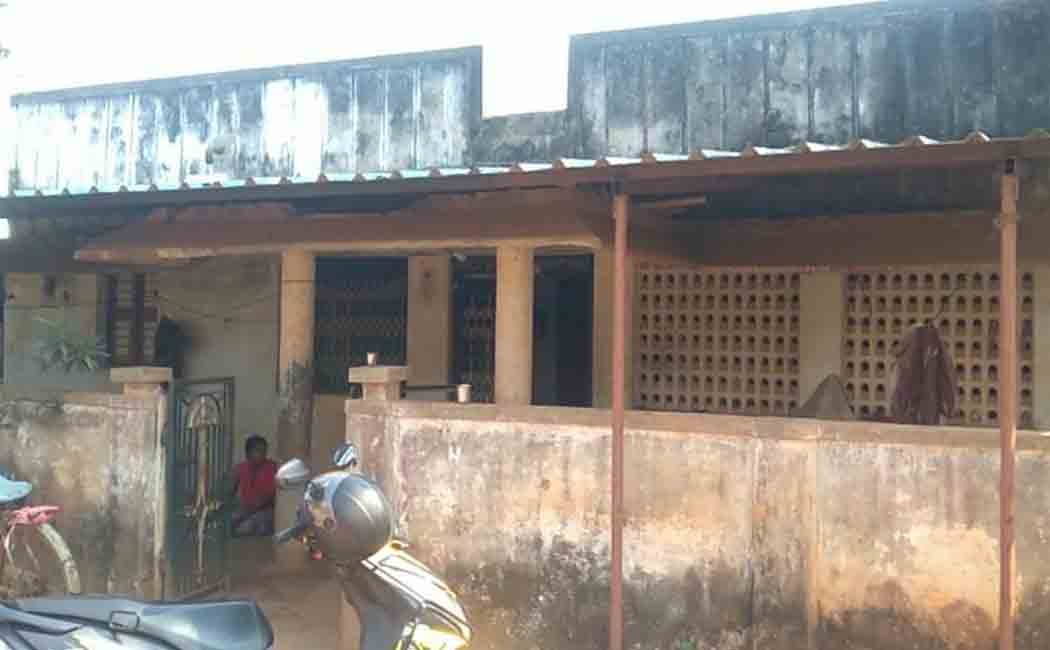 110 shaving gold jewelery stolen from house in broad daylight!