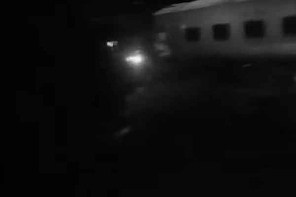 train incident Thiruvallur Kavarappettai railway station near