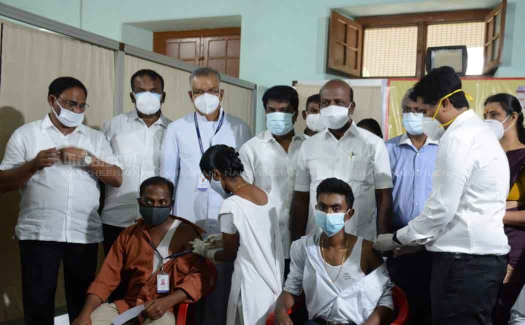 Corona vaccine for college students