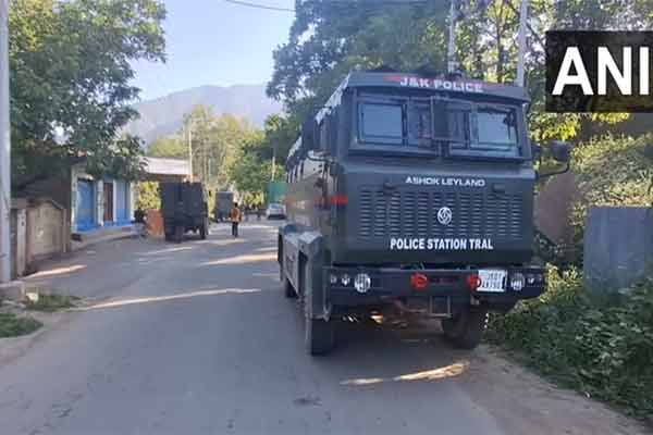 Kashmir Awantipora Nader Tral area Police security forces incident