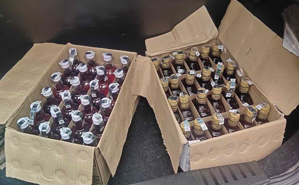 Theft of 36 boxes of liquor in a lorry parked on the roadside
