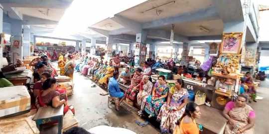 Ban on wholesale sale of fish - sit-in by fishmonger women