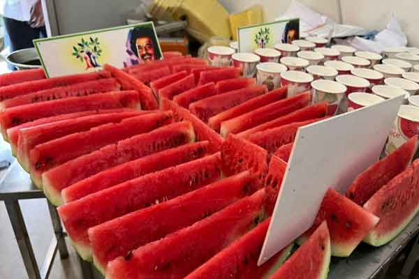 Rajini fan sholingar Ravi issues awareness notice with watermelon