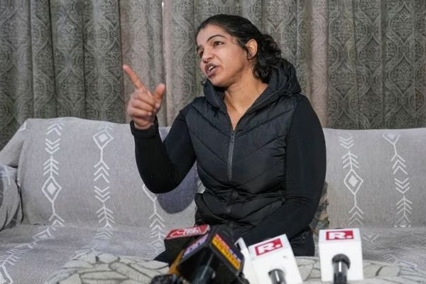 Sakshi Malik sensational complaint on Brij bhushan Singh is targeting my family