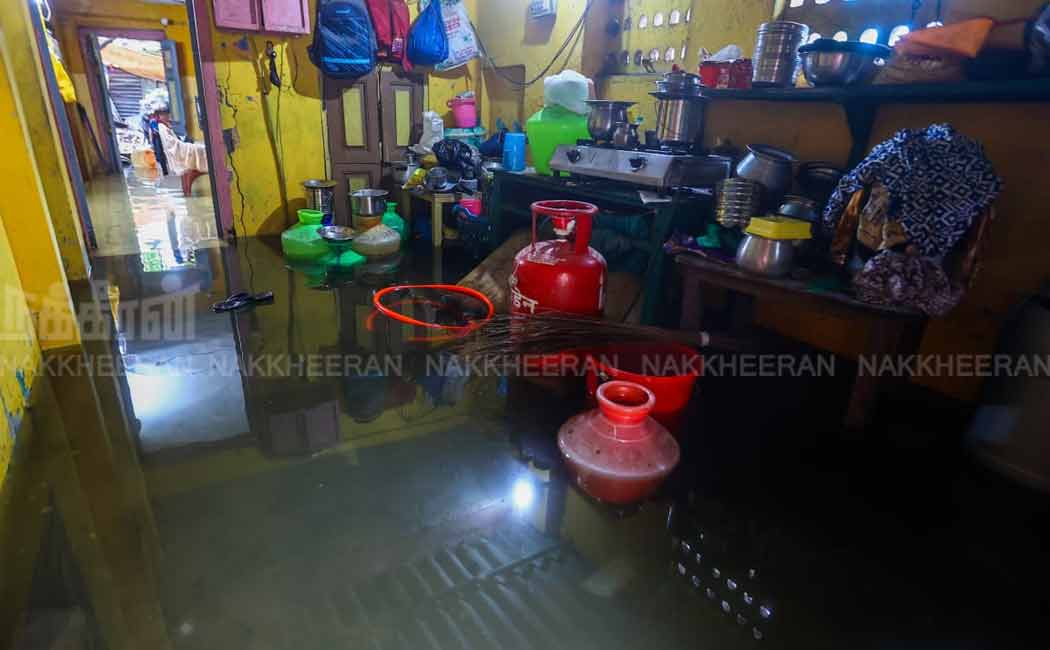 Civilians suffer due to early morning rains (Pictures)