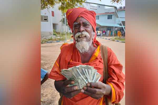 trichy old man donate chief minister public relief fund donation