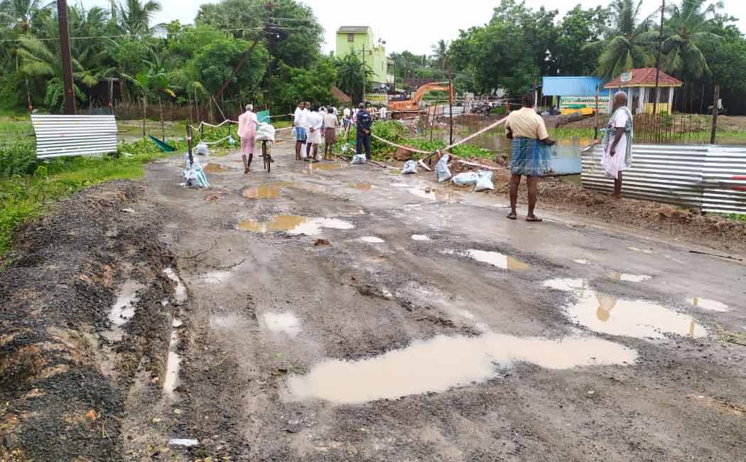 Bhuvanagiri-Kurinjipadi road cut off due to continuous rains